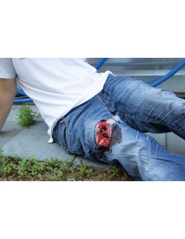 Moulage et simulation de plaie avec saignement...