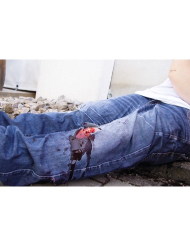 Moulage und Simulation einer Beinwunde mit...